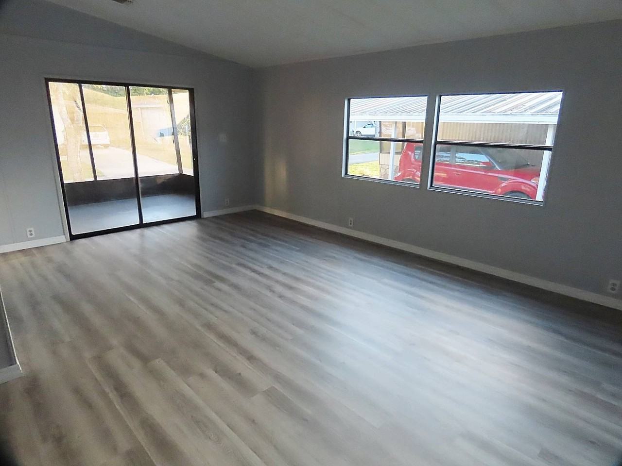1077 Quail Dr - Photo 5 of 24