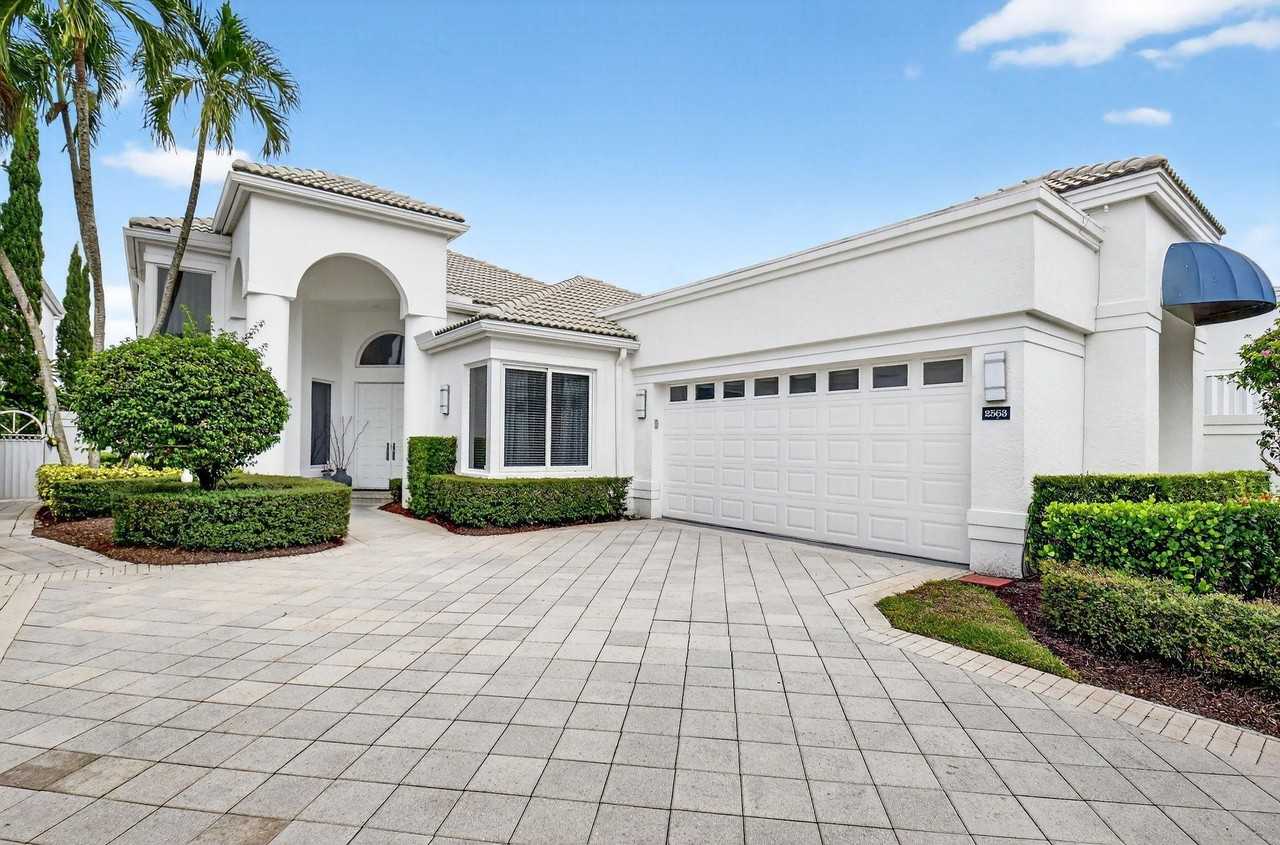 2563 Nw 63rd St - Photo 4 of 50