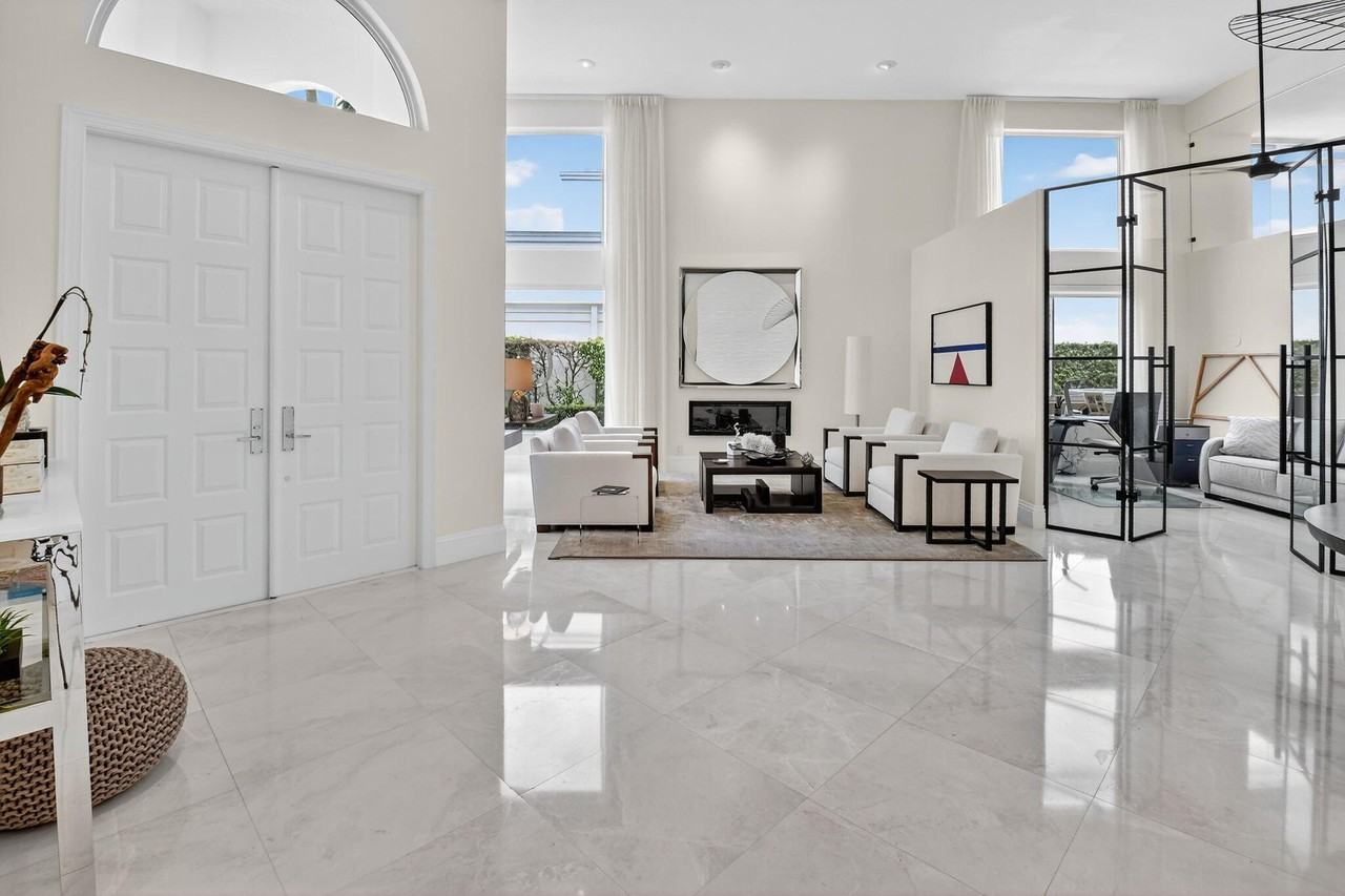 2563 Nw 63rd St - Photo 5 of 50