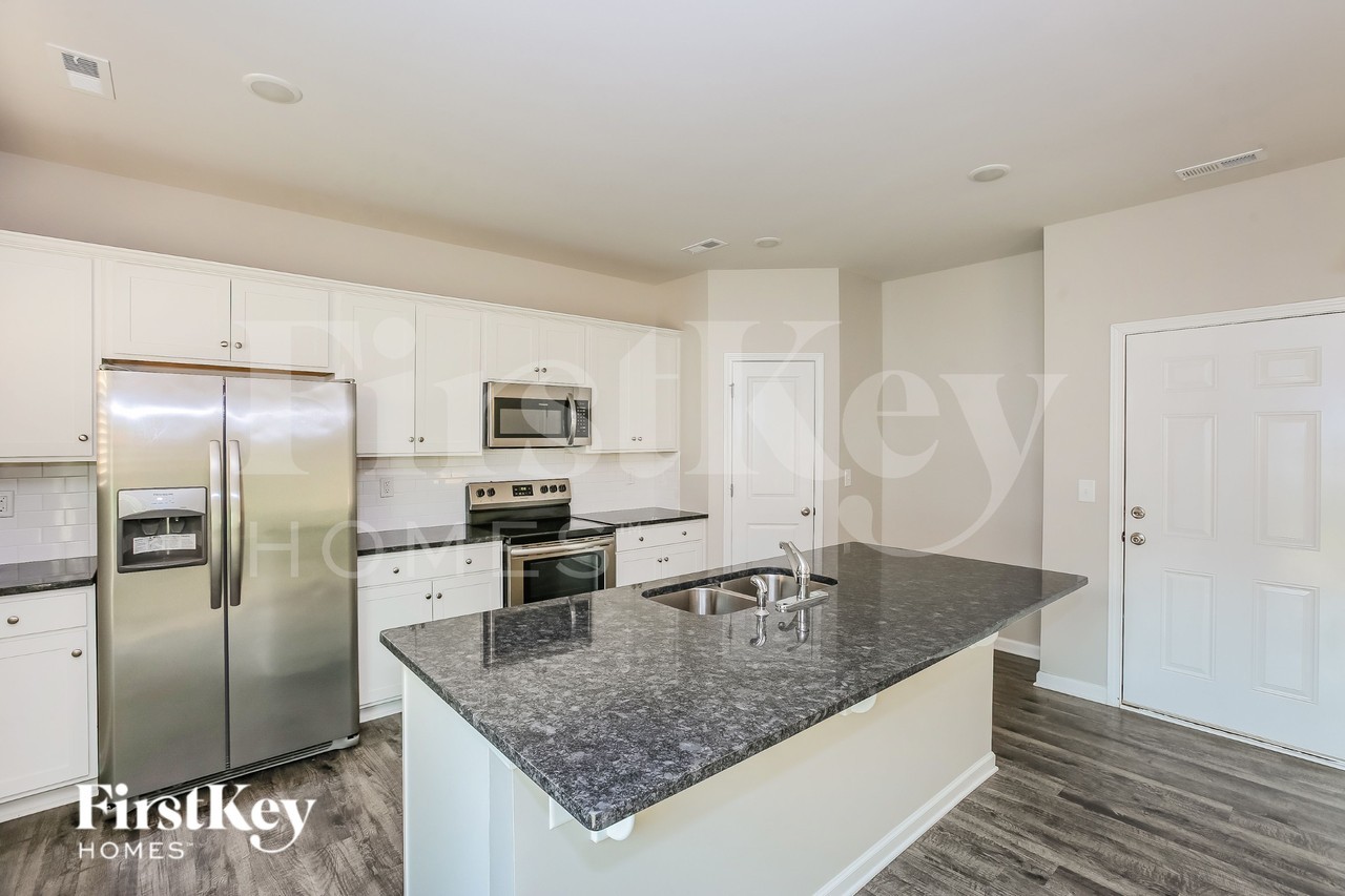 9613 Hamel St - Photo 6 of 16