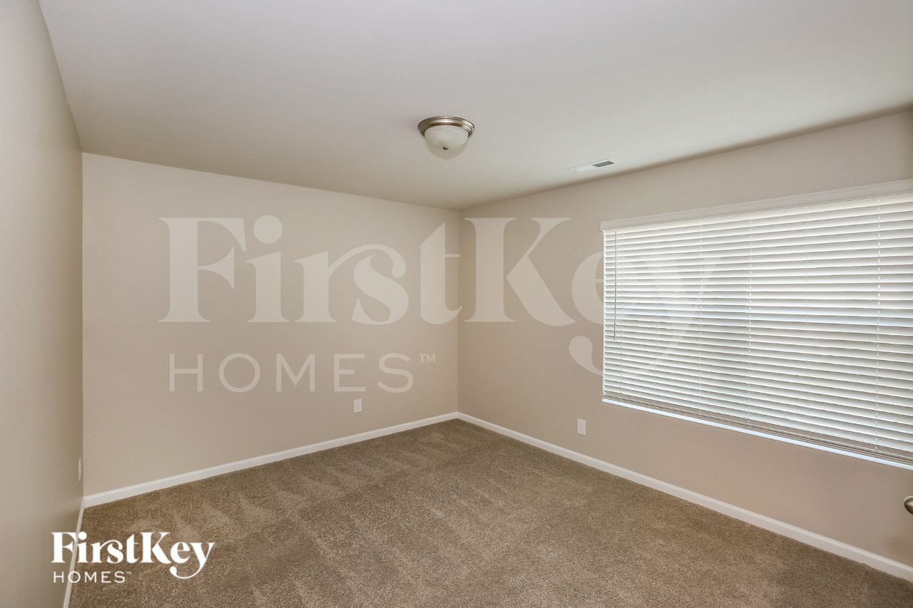 9613 Hamel St - Photo 7 of 16