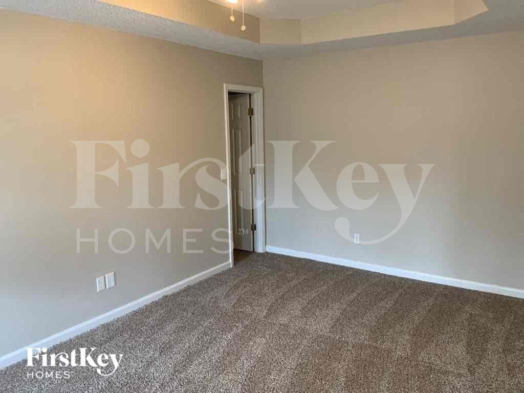 82 Broadlands Dr - Photo 3 of 11