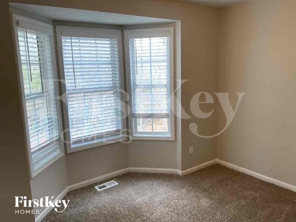 82 Broadlands Dr - Photo 4 of 11