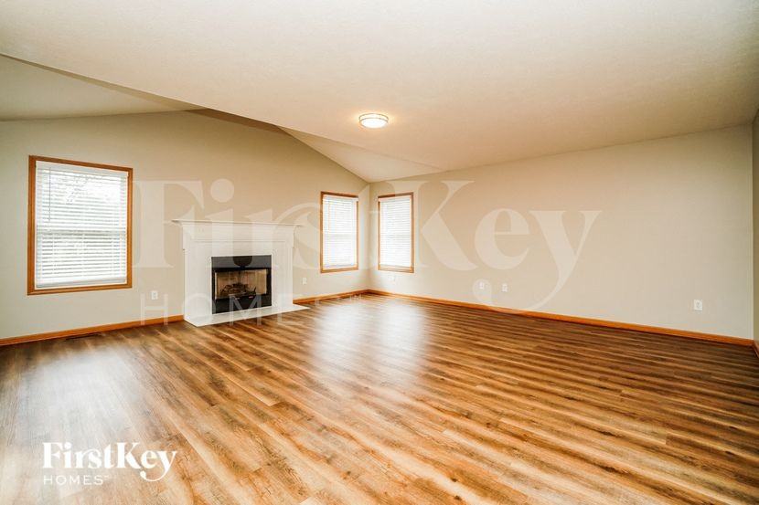 5435 Dietrich Ave - Photo 3 of 15