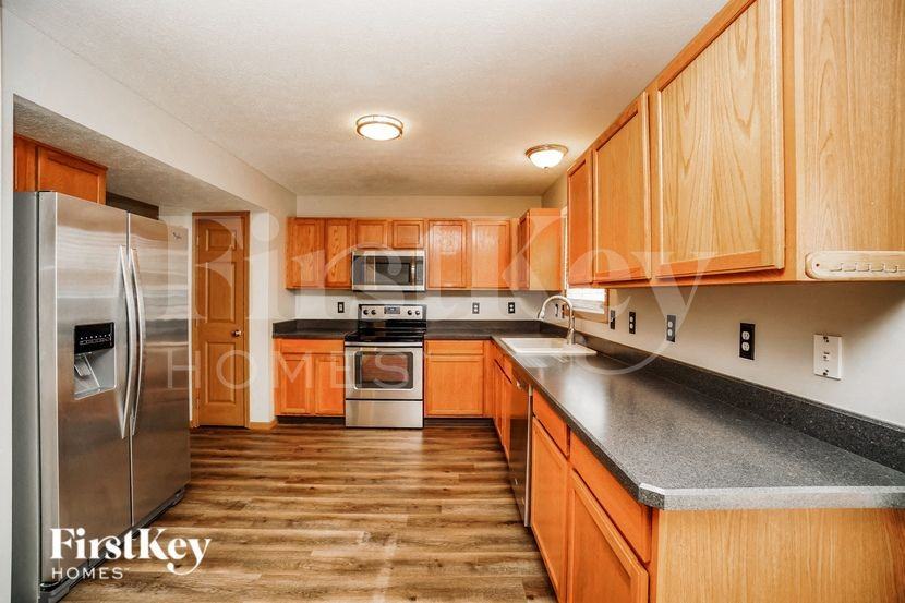 5435 Dietrich Ave - Photo 6 of 15