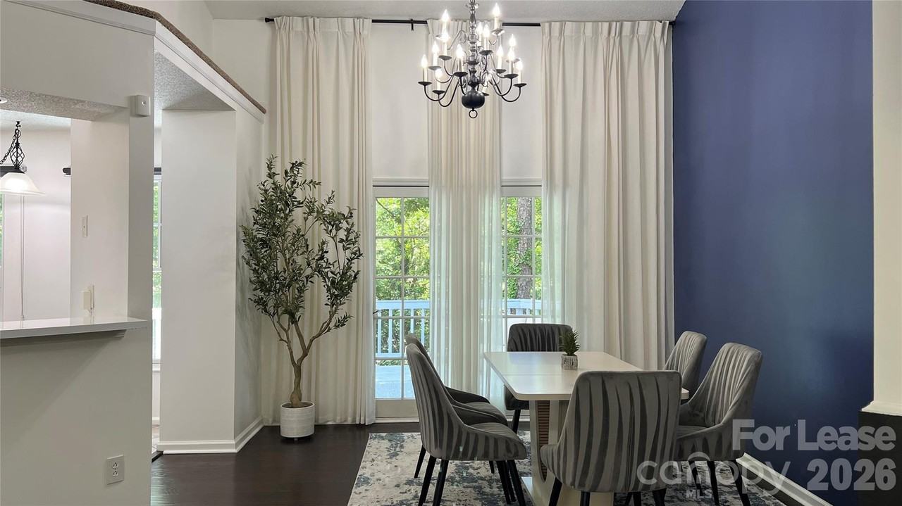 7506 Batavia Ln - Photo 3 of 20