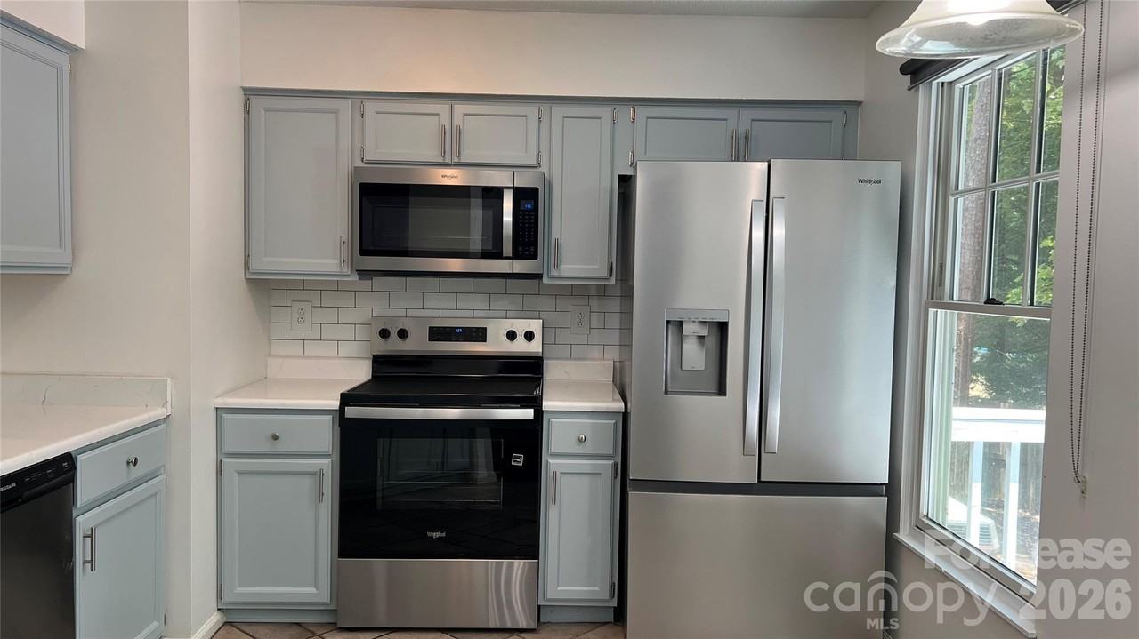 7506 Batavia Ln - Photo 7 of 20