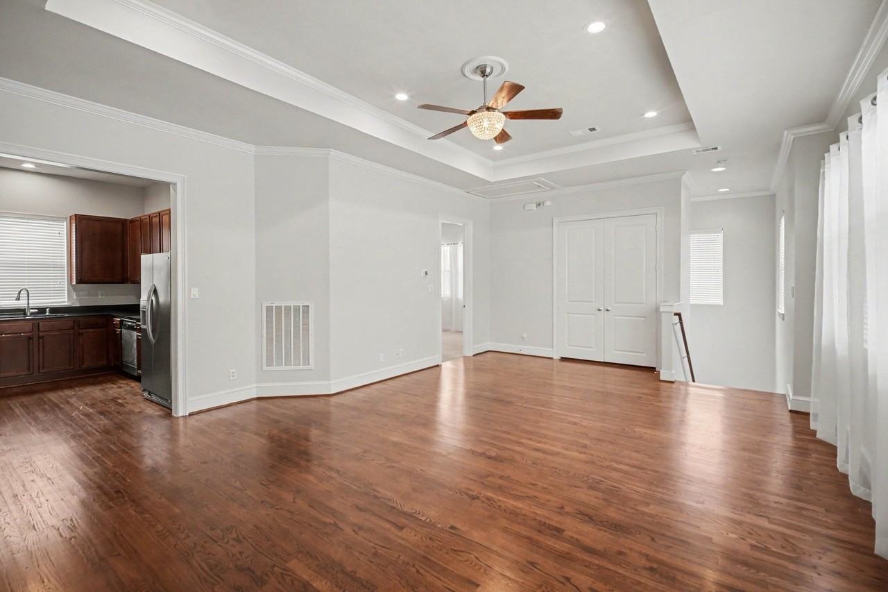 1744 W 25th St - Photo 3 of 19