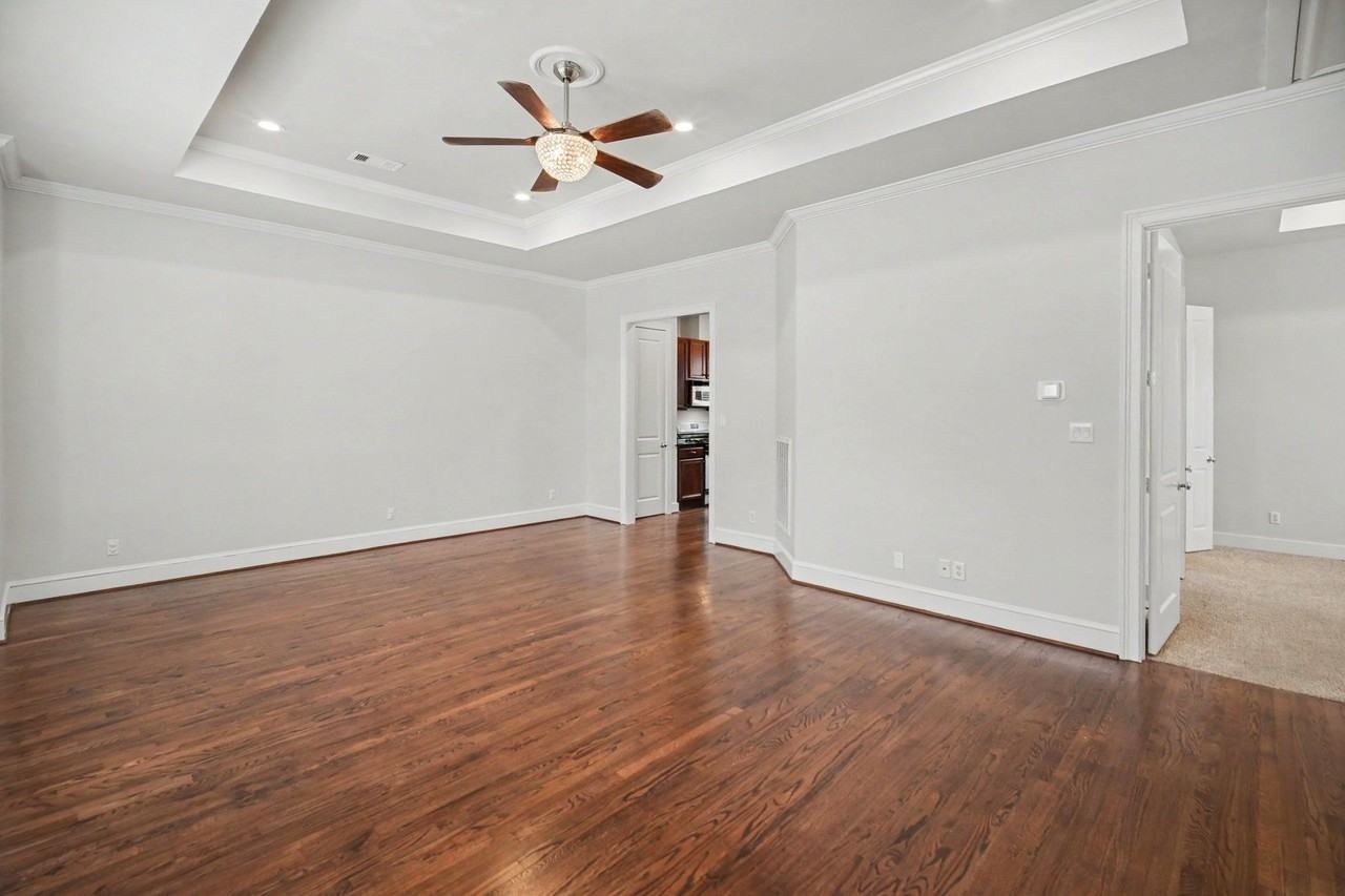 1744 W 25th St - Photo 4 of 19