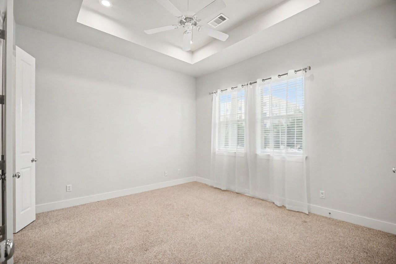 1744 W 25th St - Photo 6 of 19