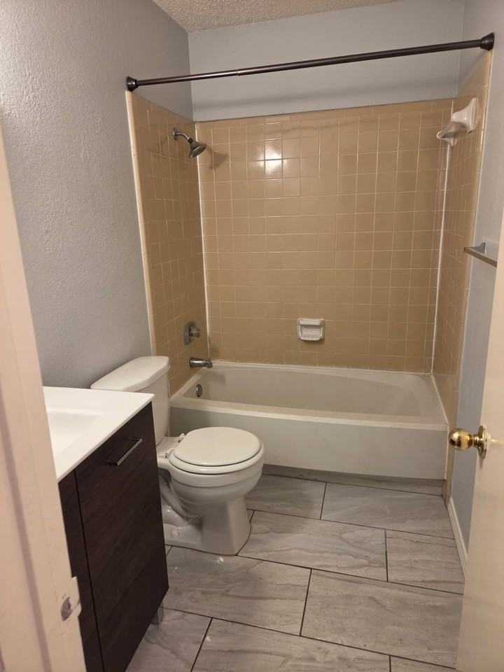 7208 Ne Loop 820 - Photo 5 of 14