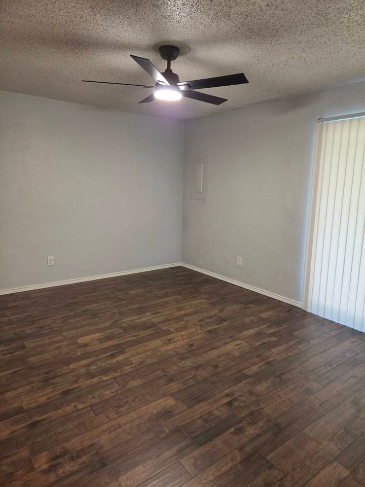 7208 Ne Loop 820 - Photo 6 of 14