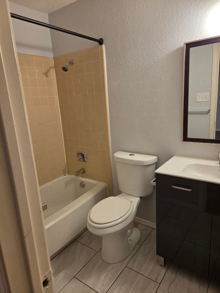 7208 Ne Loop 820 - Photo 7 of 14