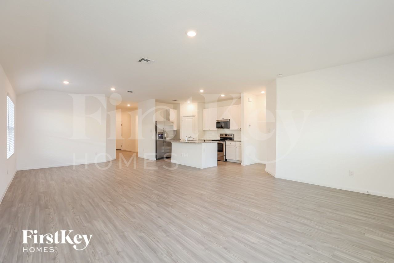 2721 La Mundial St - Photo 5 of 15