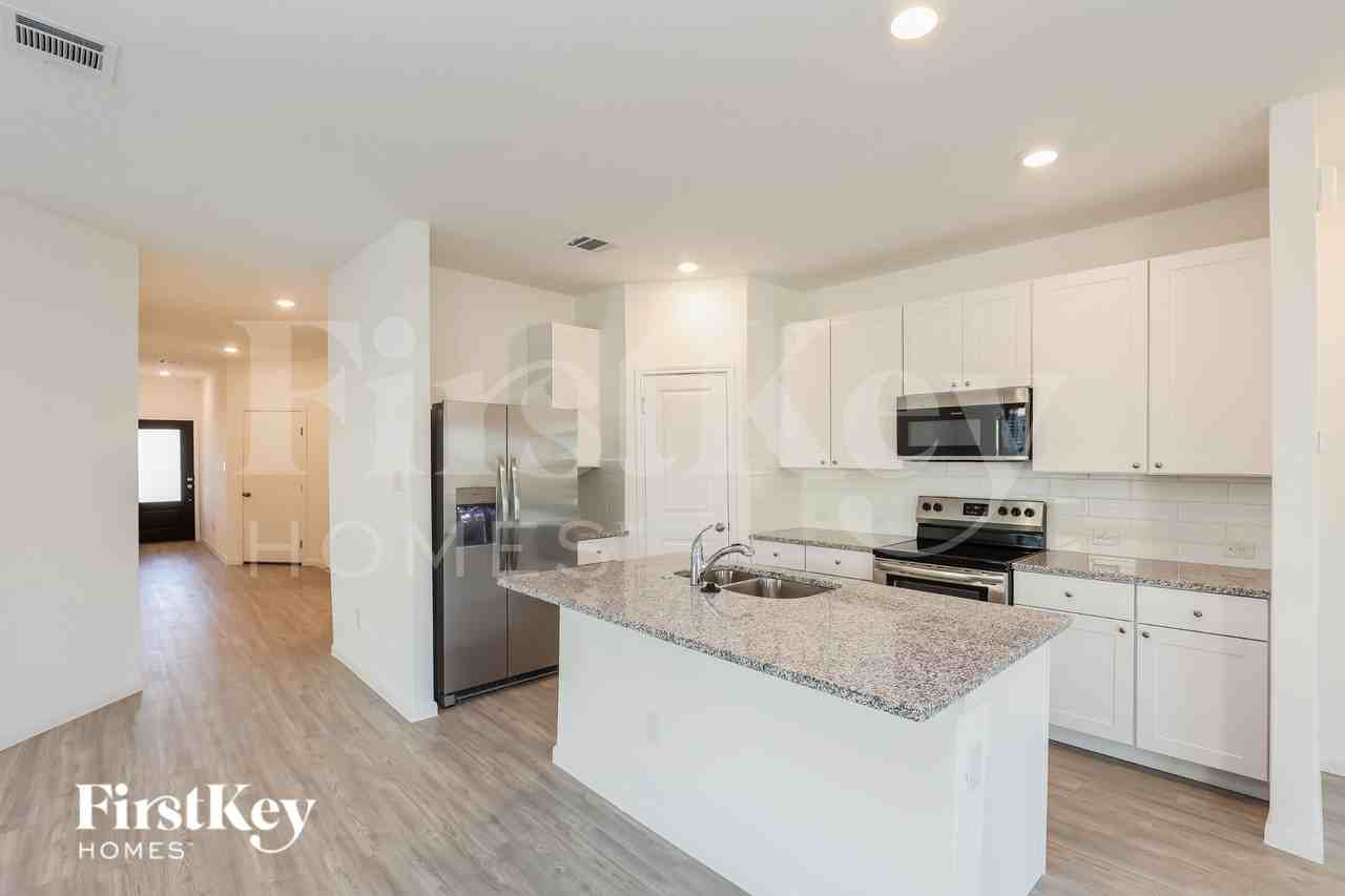 2721 La Mundial St - Photo 6 of 15