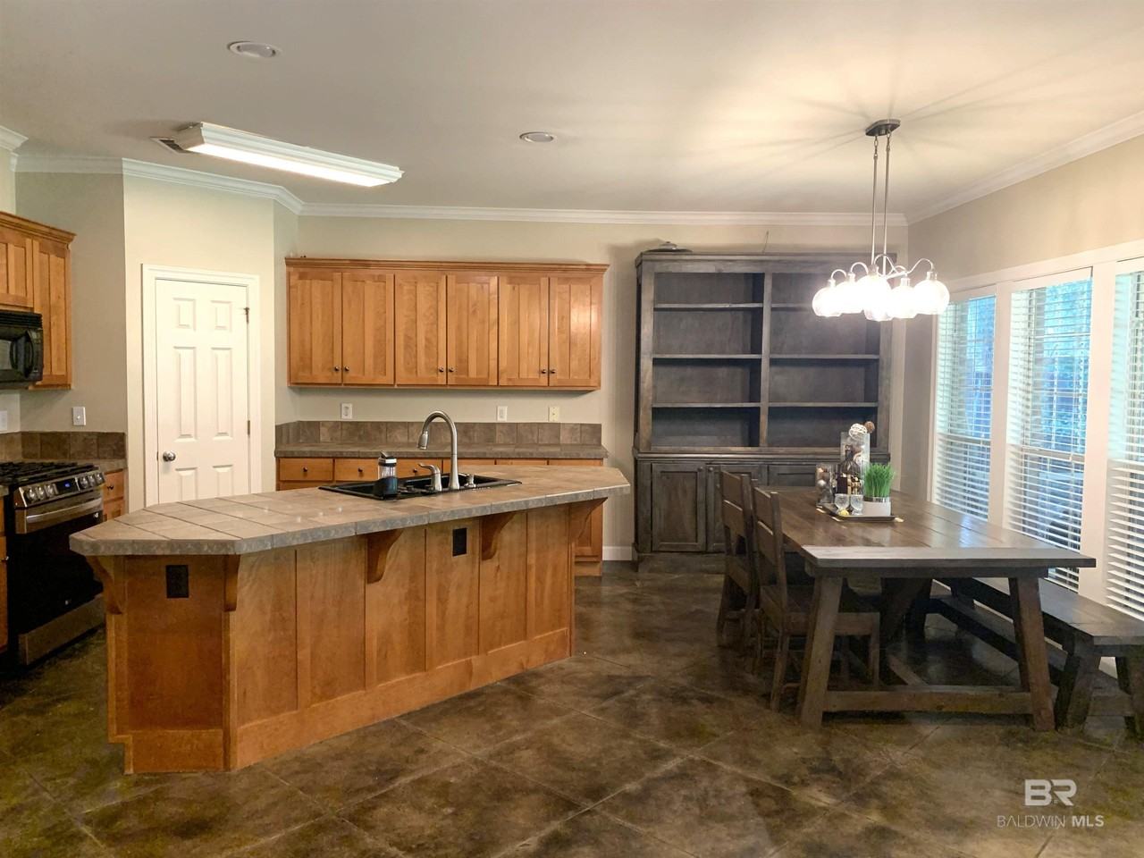 1000 Wesley Ave - Photo 5 of 16