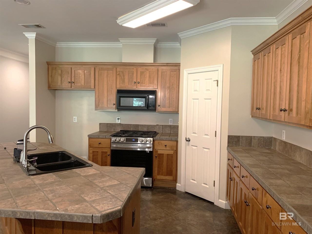 1000 Wesley Ave - Photo 6 of 16