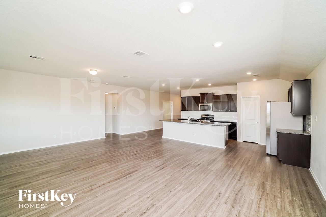 1960 Heather Glen Dr - Photo 4 of 15