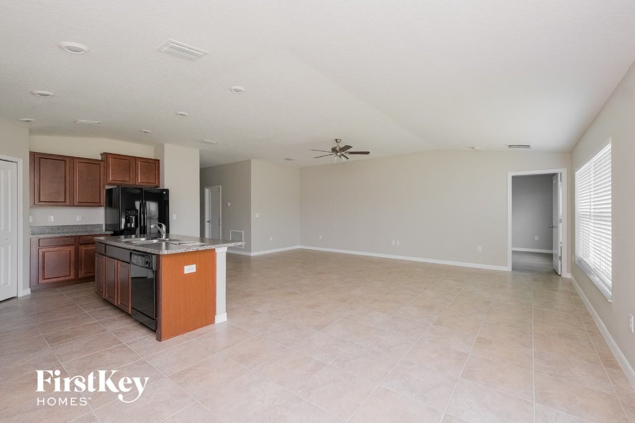 1908 Broad Winged Hawk Dr - Photo 4 of 15