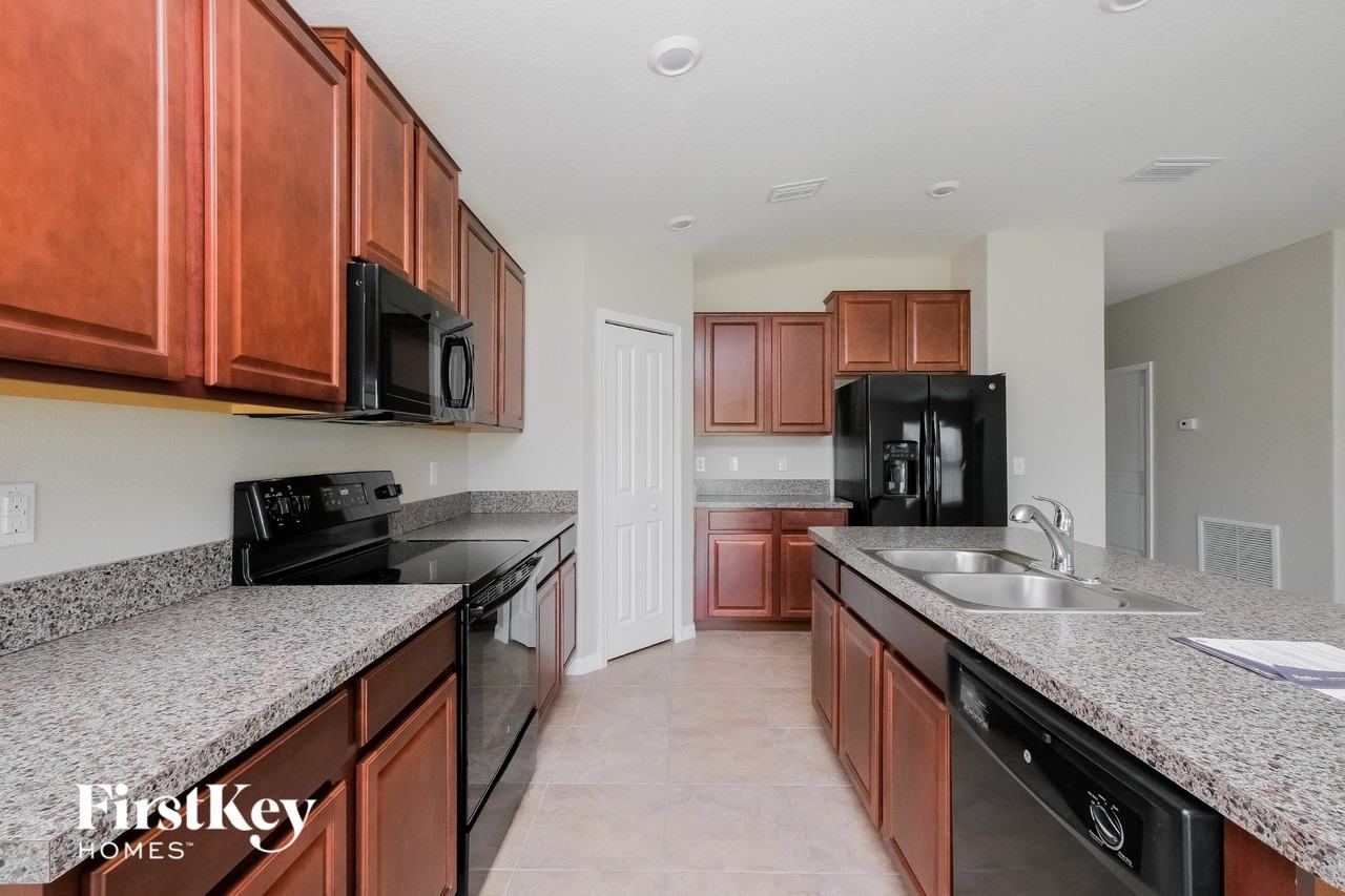 1908 Broad Winged Hawk Dr - Photo 5 of 15
