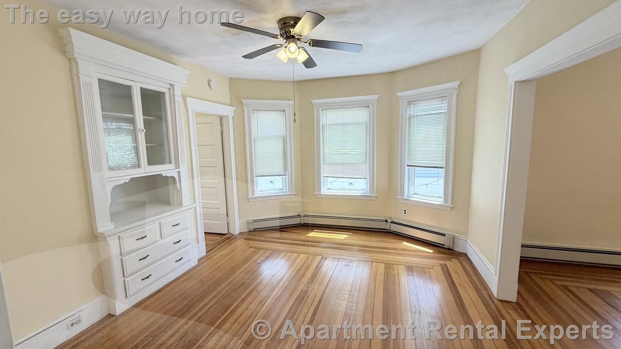 122 Willis Ave - Photo 2 of 14