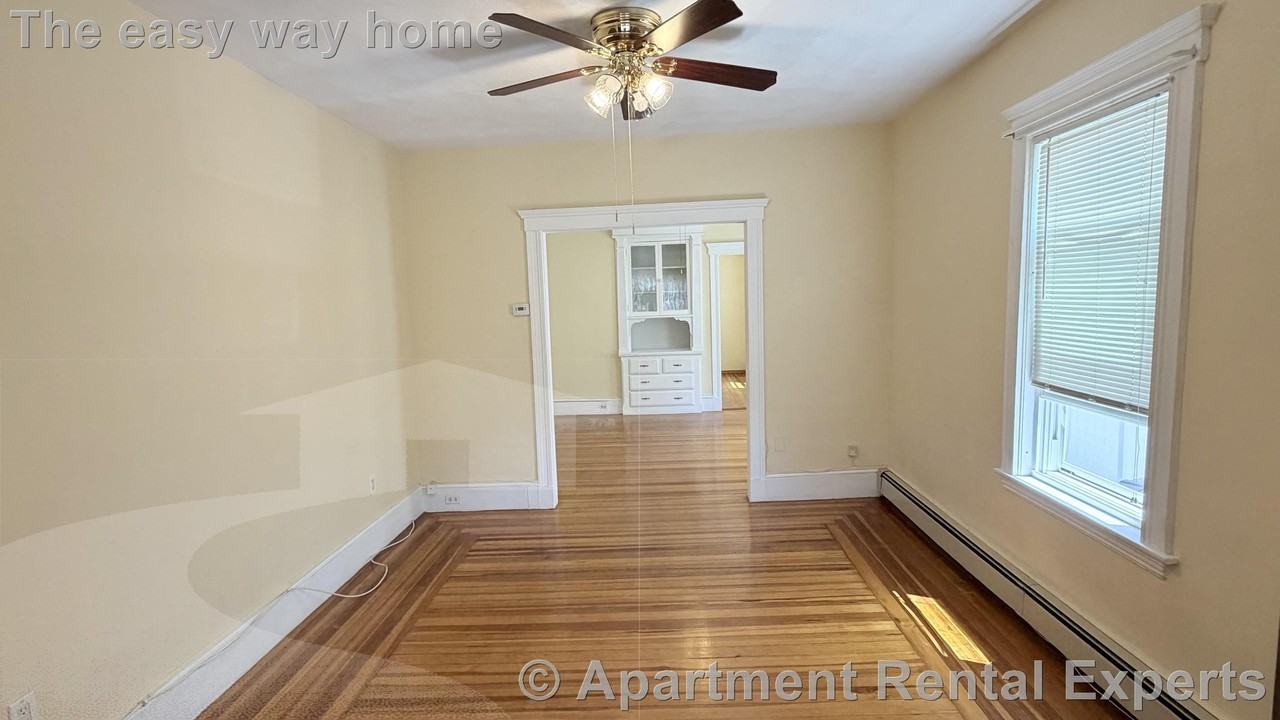 122 Willis Ave - Photo 4 of 14