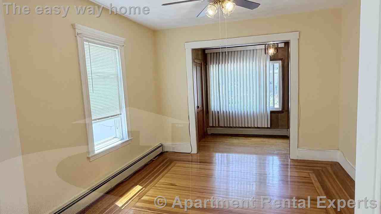 122 Willis Ave - Photo 5 of 14