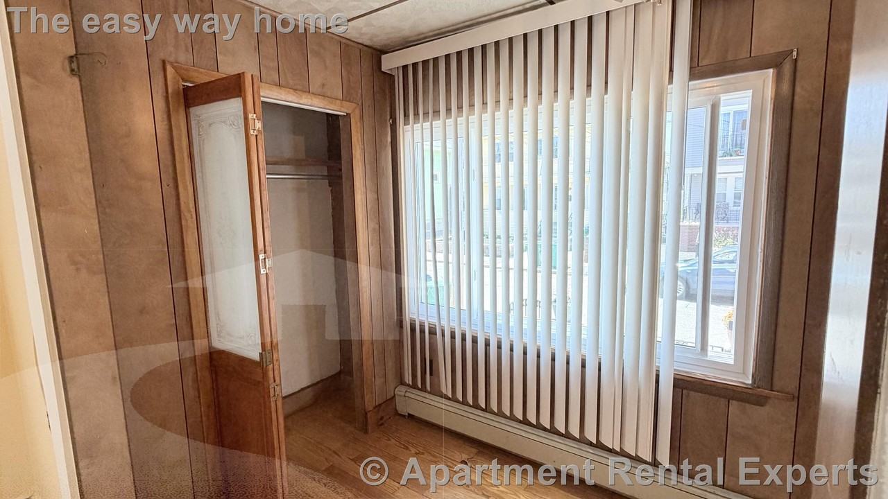 122 Willis Ave - Photo 6 of 14