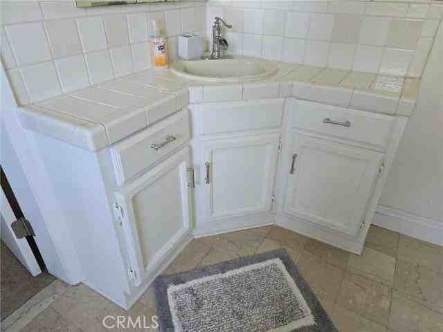2646 Military Ave - Photo 2 of 12