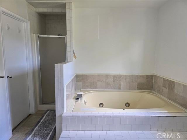 2646 Military Ave - Photo 4 of 12