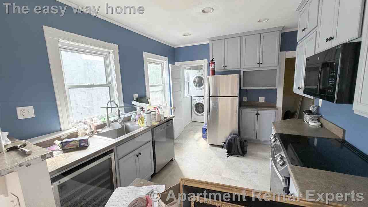 9 Ashland St #3 - Photo 2 of 18