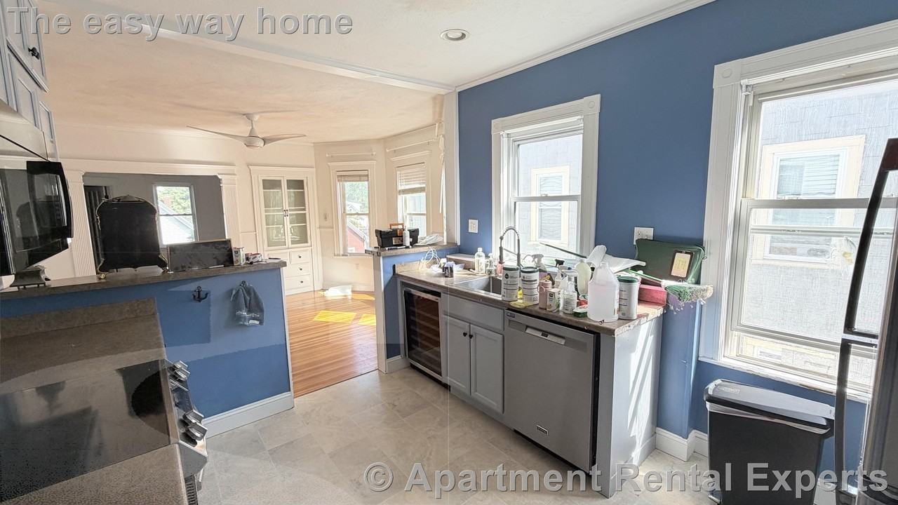9 Ashland St #3 - Photo 3 of 18