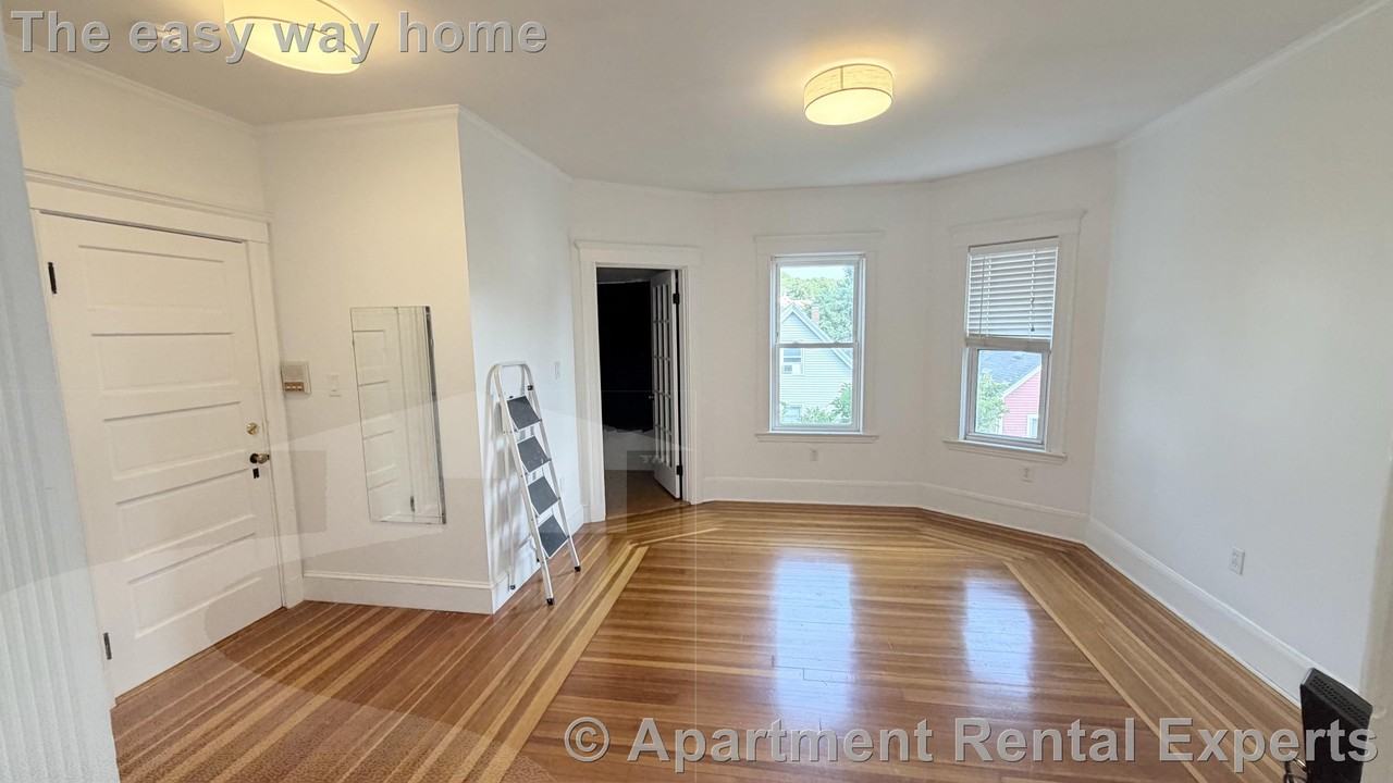 9 Ashland St #3 - Photo 7 of 18