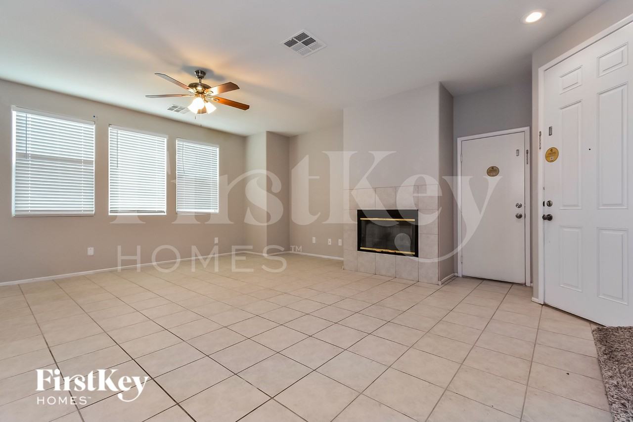 452 Redruth Dr - Photo 3 of 16