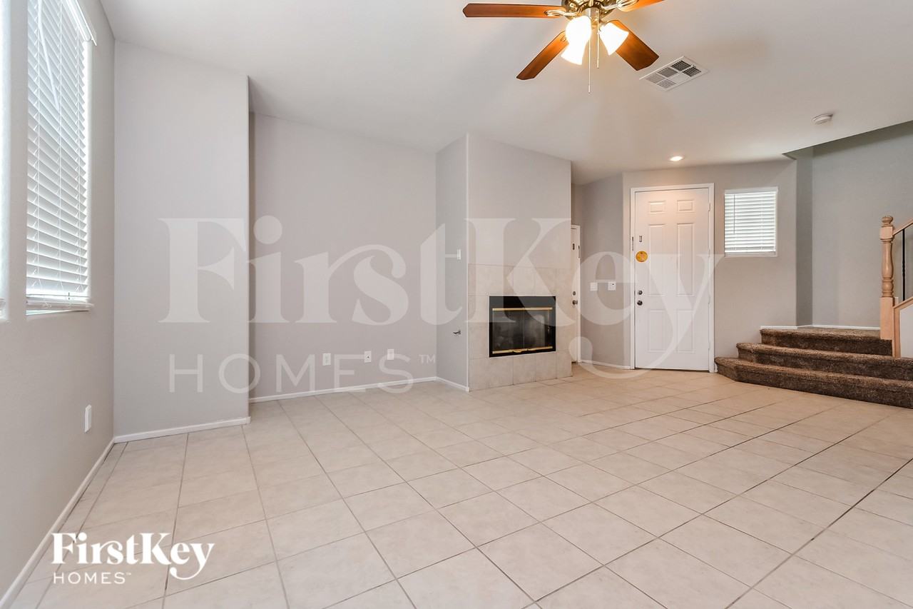 452 Redruth Dr - Photo 4 of 16