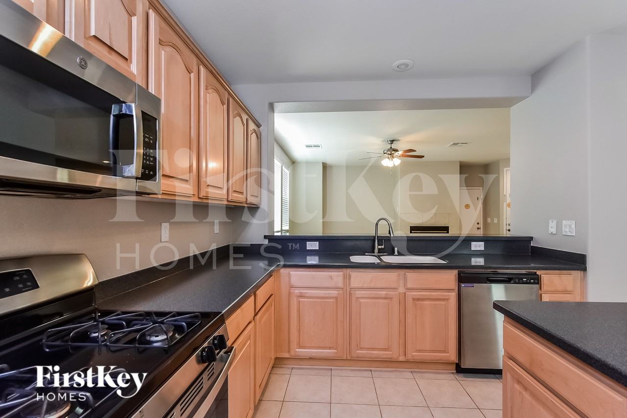 452 Redruth Dr - Photo 6 of 16