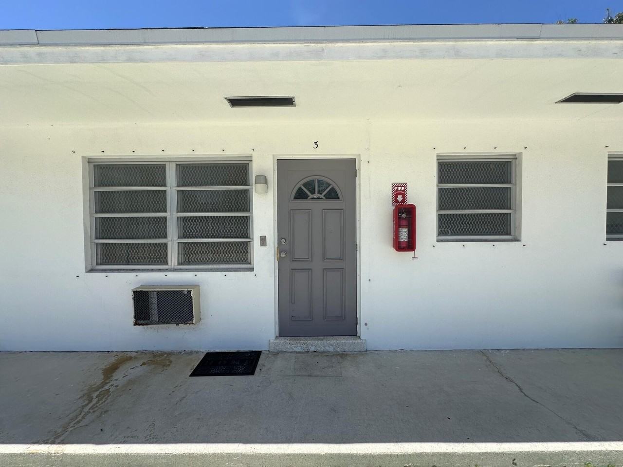 932 S B St - Photo 2 of 14