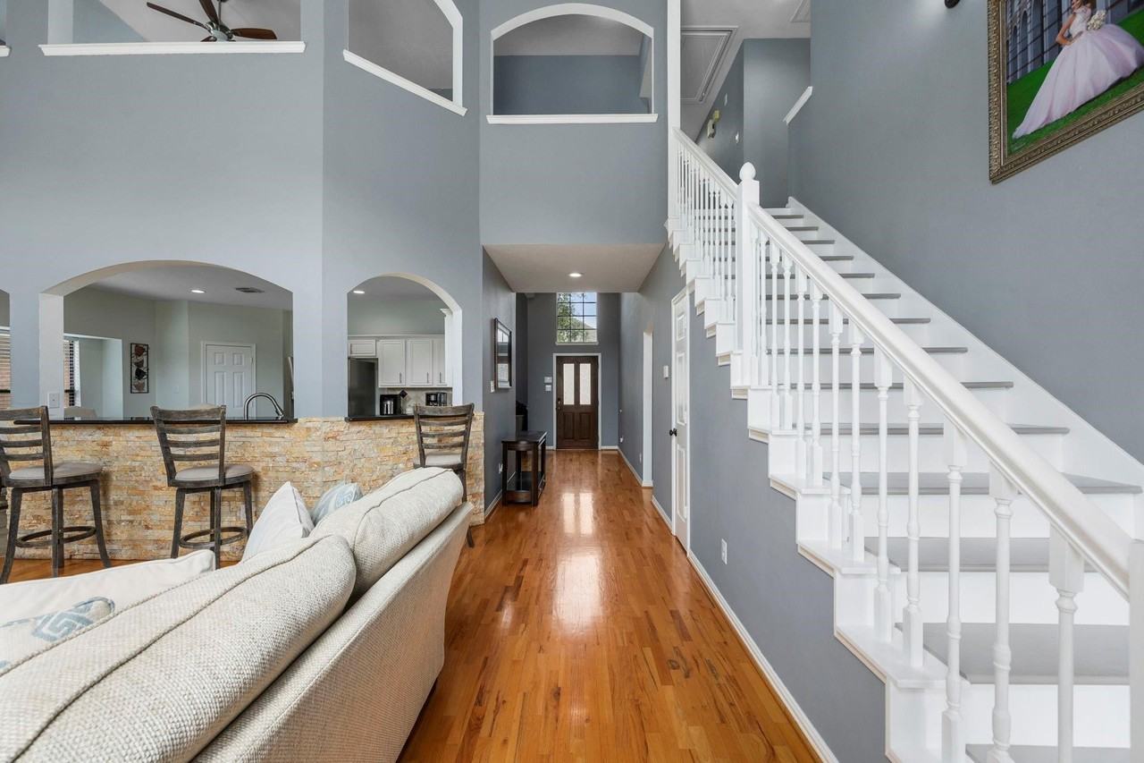 16315 Scotch Hollow Ln - Photo 4 of 40