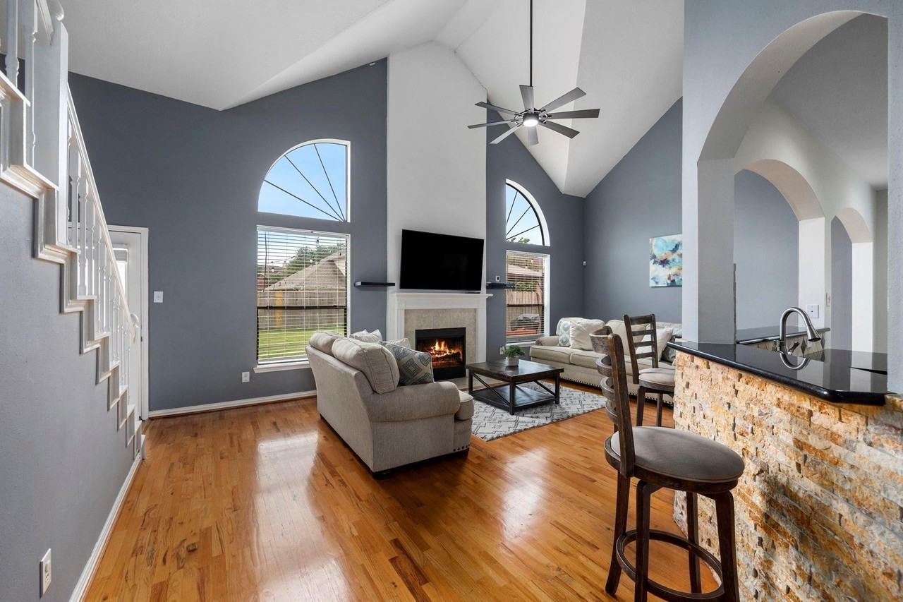 16315 Scotch Hollow Ln - Photo 7 of 40