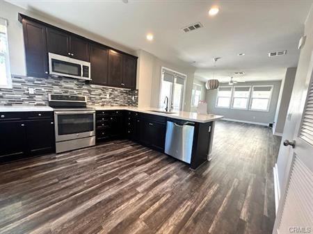 623 W Foothill Blvd - Photo 5 of 32