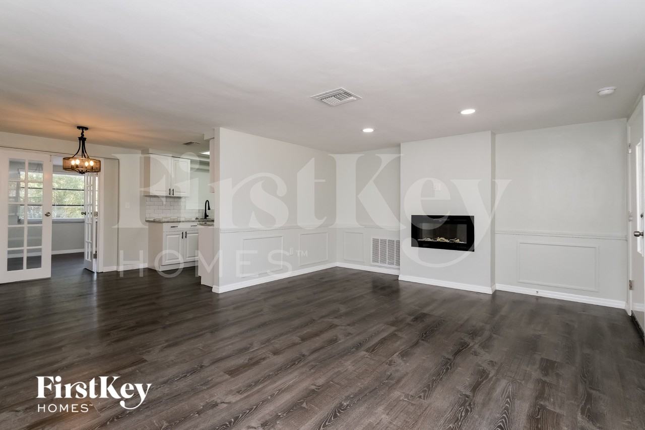 7424 Neva Ln - Photo 2 of 15
