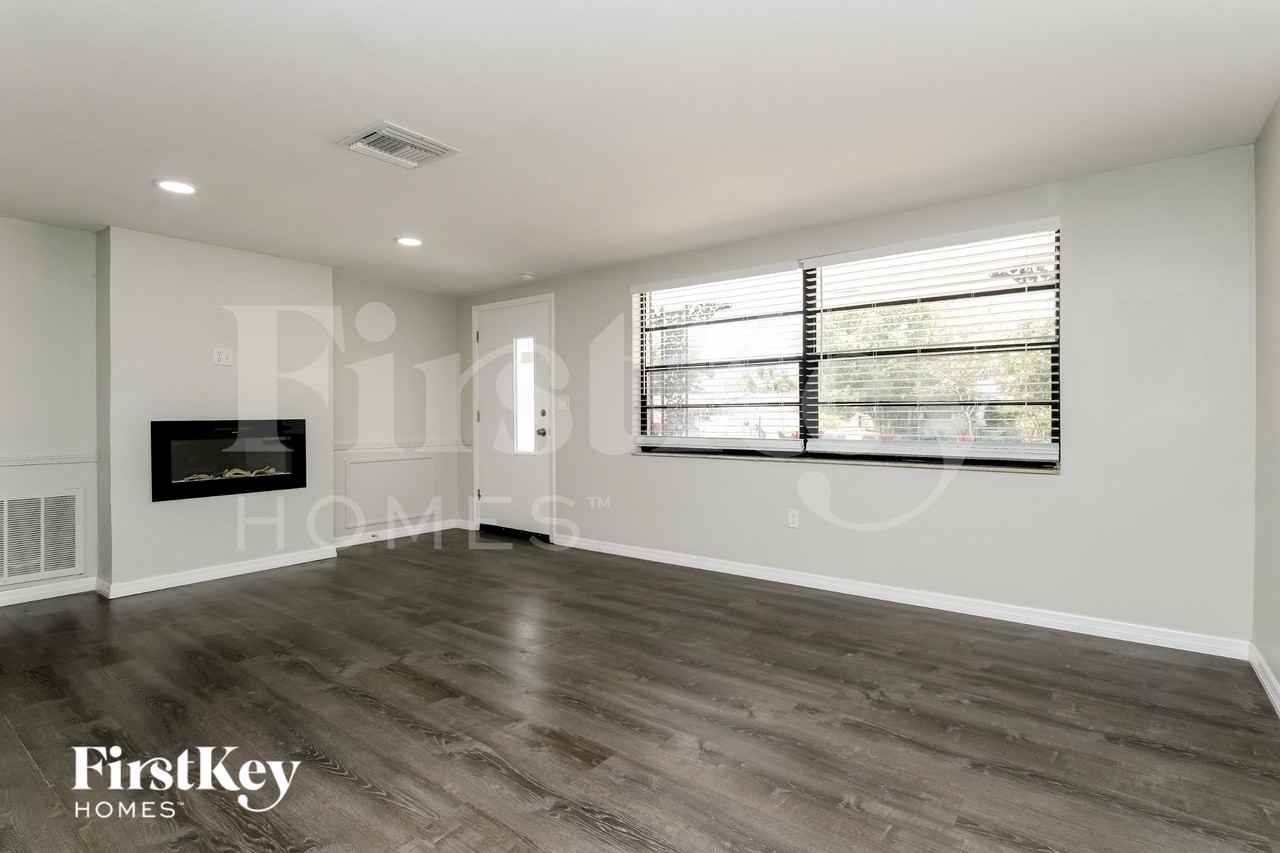7424 Neva Ln - Photo 3 of 15
