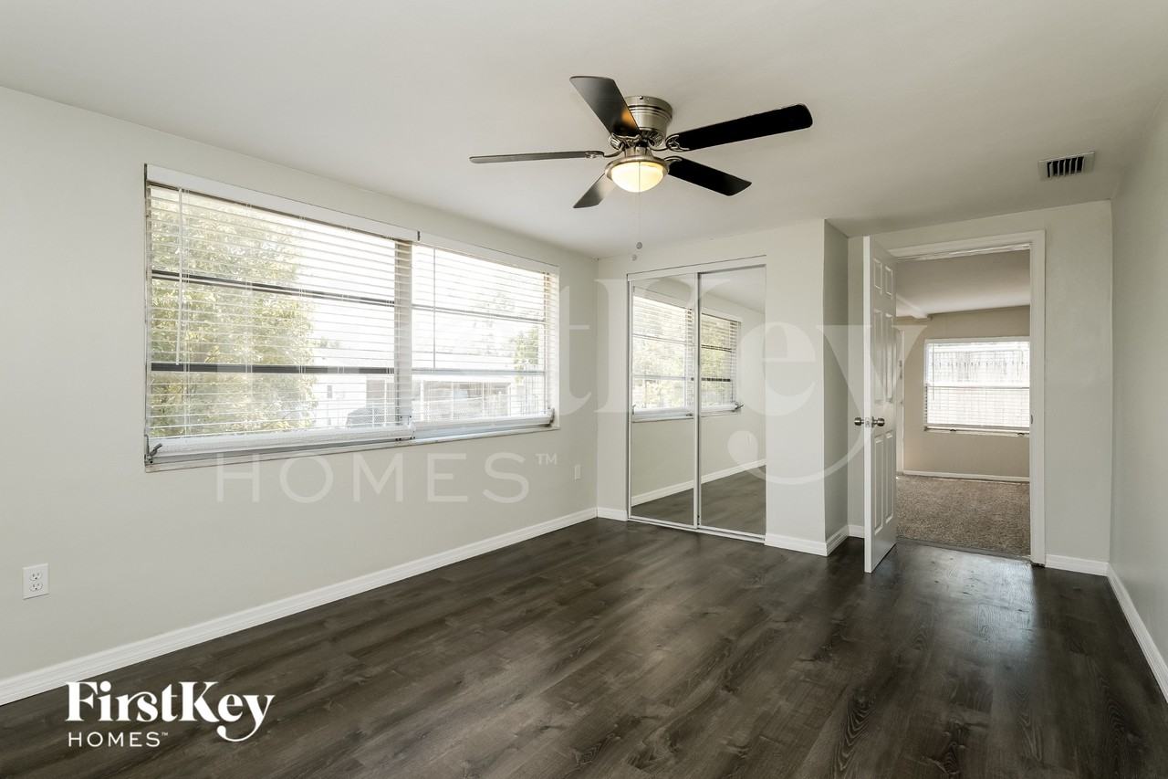 7424 Neva Ln - Photo 6 of 15
