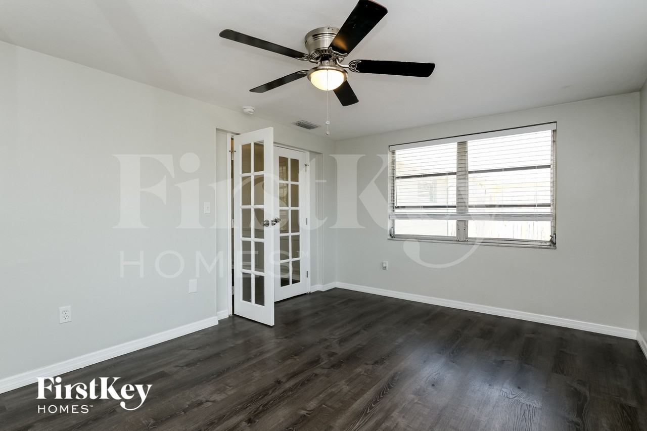 7424 Neva Ln - Photo 7 of 15