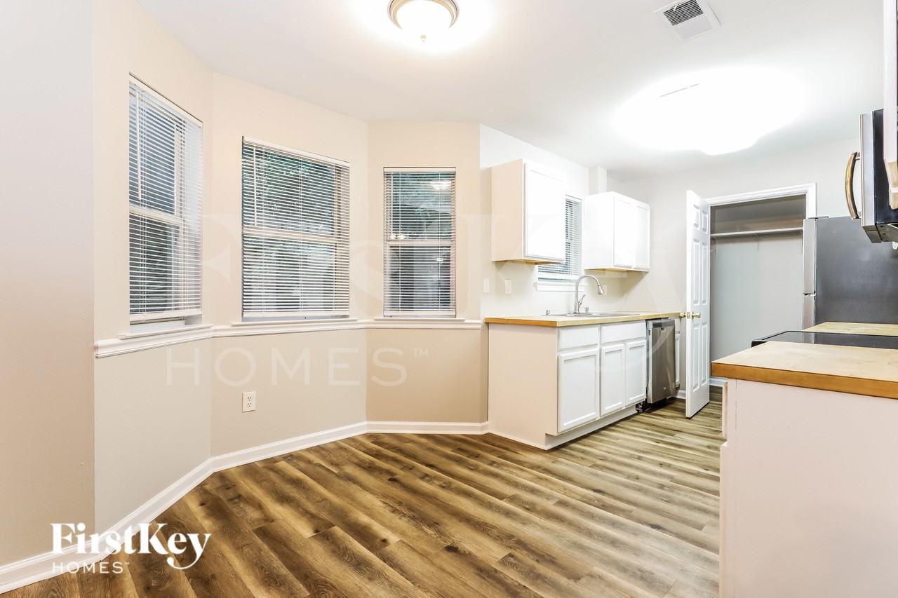 35 Peachtree Way - Photo 4 of 16