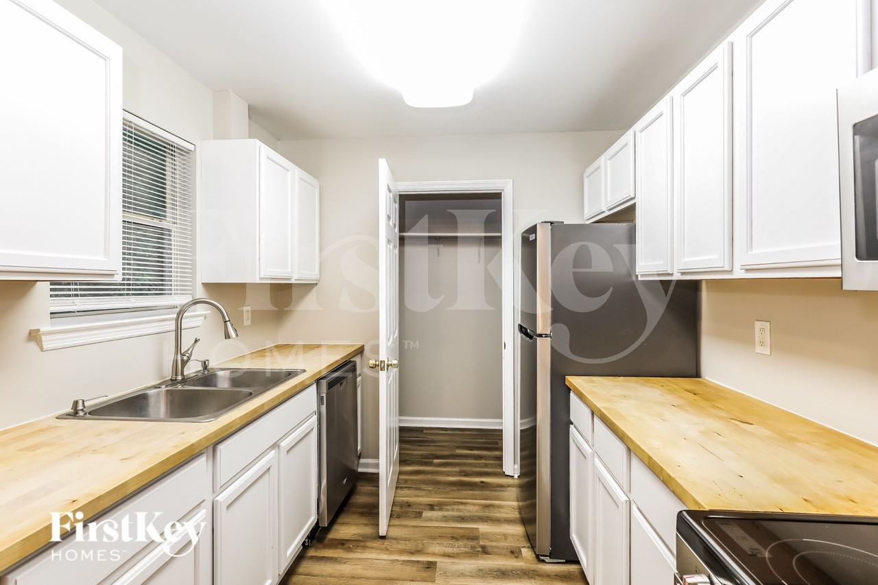 35 Peachtree Way - Photo 5 of 16