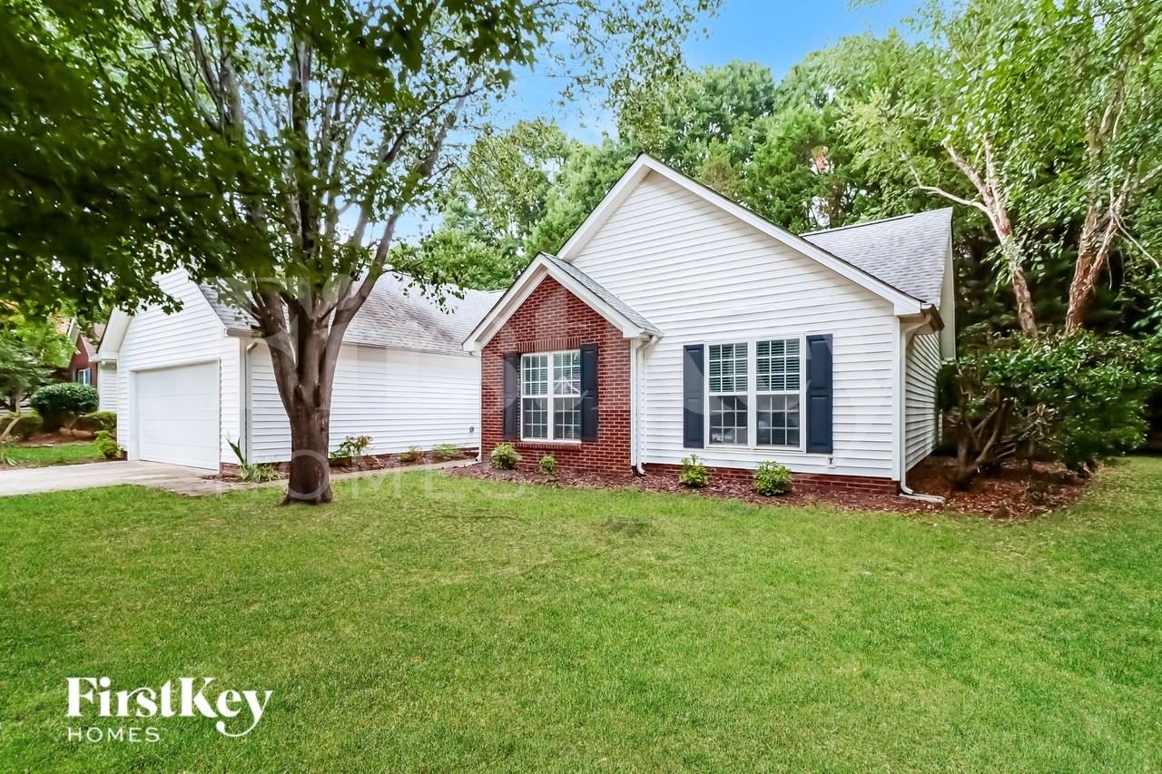 312 Edgemore Ct - Photo 2 of 16