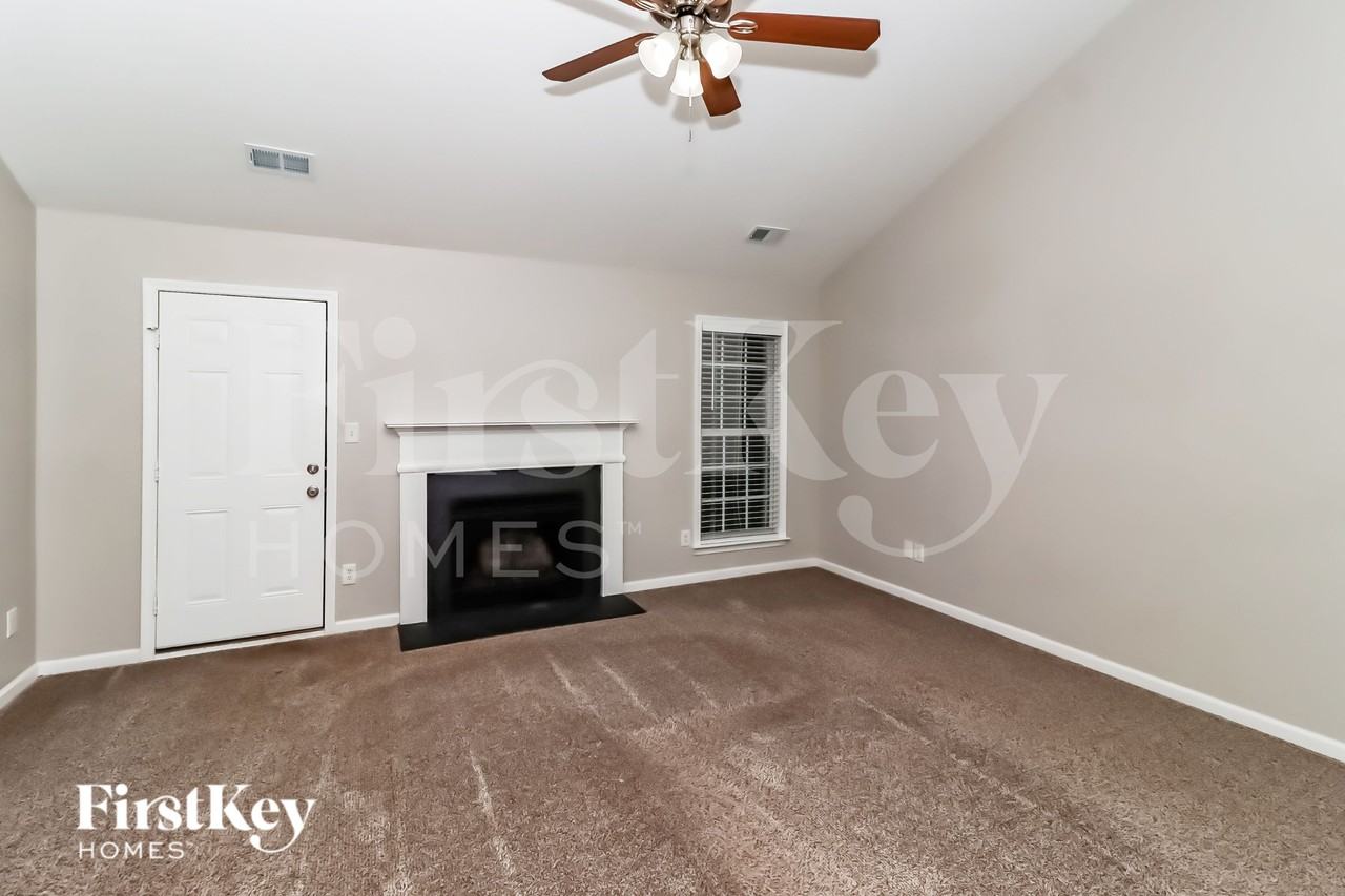 312 Edgemore Ct - Photo 4 of 16