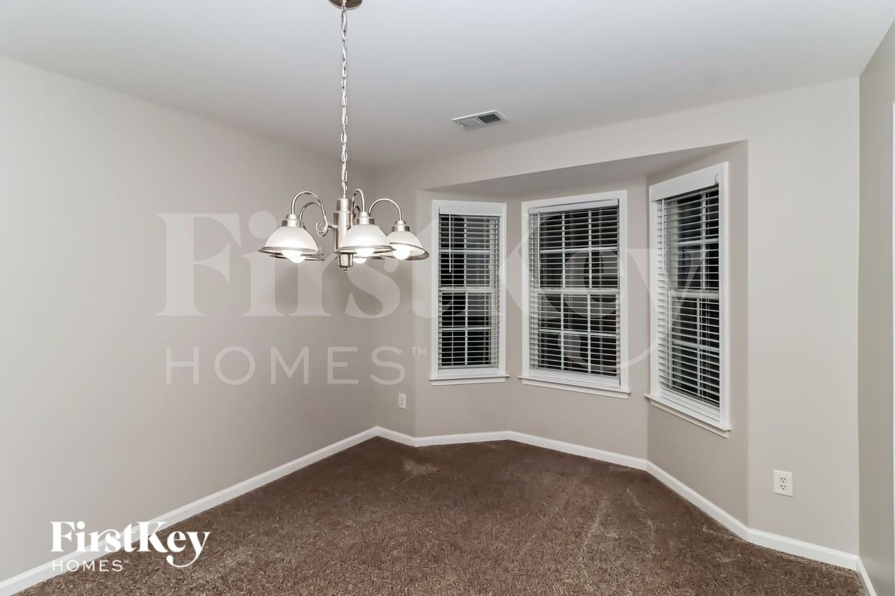 312 Edgemore Ct - Photo 6 of 16
