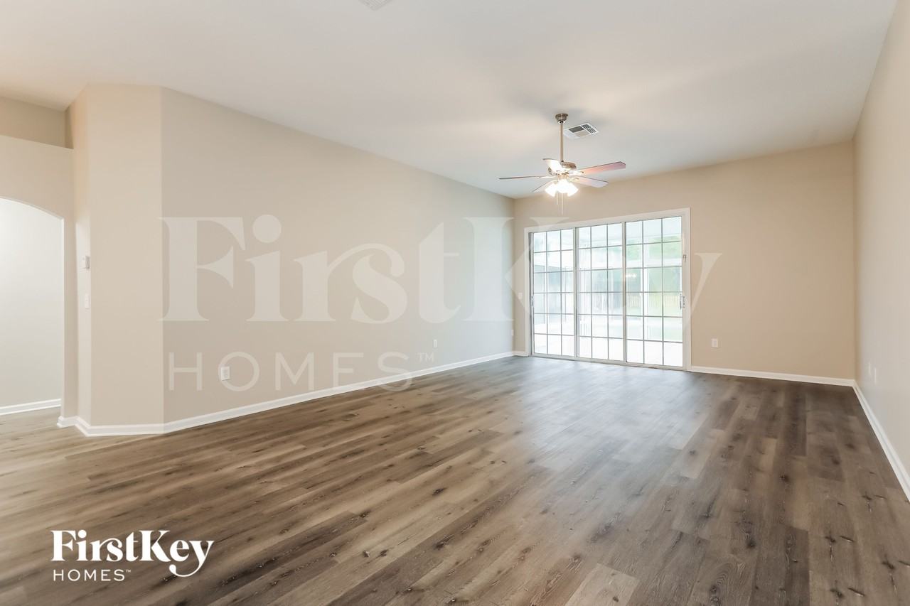 552 N Bridgestone Ave - Photo 3 of 15
